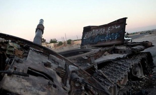 D'intenses bombardements ont secoué samedi la province syrienne d'Alep (nord) et deux personnes ont été tuées à la frontière dans le nord du Liban, au lendemain d'un appel du secrétaire général de l'ONU à une réorientation de la mission des observateurs vers un rôle plus politique.