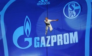 Quel point commun en Allemagne entre un club de foot, un chantier naval, un gazoduc et un défilé de mode ? Derrière chacun peut se cacher l'un de ces milliardaires russes toujours plus nombreux à investir dans le pays, mais pas toujours bien accueillis.
