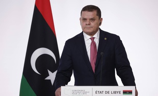 Le chef du gouvernement intérimaire libyen, Abdelhamid Dbeibah, lors d'une conférence à Paris le 12 novembre 2021.