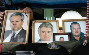L'analyste politique bosniaque Emir Habul considère que la mort de Milosevic est un "coup majeur pour le TPI". "Cela diminue l'importance du tribunal car il a perdu son élément clé. Les dégâts pourraient être réduits si Karadzic et Mladic étaient arrêtés, mais une telle issue est très improbable", a-t-il poursuivi.