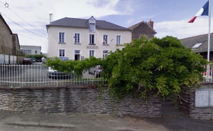Vue de la mairie de Noyal-Châtillon-sur-Seiche.