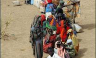 Le conflit qui oppose depuis février 2003 l'armée soudanaise et les milices janjawids à des groupes rebelles a fait plus de 200.000 morts, victimes de la guerre civile mais aussi de la faim et des maladies, selon l'ONU. Plus de deux millions de personnes ont été déplacées. Le Soudan conteste ces chiffres.
