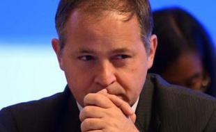 La Banque centrale européenne (BCE) n'a pas l'intention de relever son principal taux directeur ni d'abandonner ses mesures exceptionnelles de soutien à la zone euro dans un futur proche, a laissé entendre mardi Benoît Coeuré, membre de son directoire.