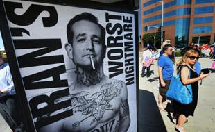 Affiche montrant le 26 juillet 2015 à Los Angeles le candidat républicain Ted Cruz comme un ferme oppositeur à l'accord sur le programme nucléaire iranien