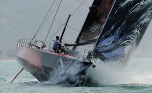 Les cinq maxi monocoques (21,50 m) de la Volvo Ocean Race ont comme prévu rencontré vendredi la zone de calmes située dans l'est de l'arc antillais et la flotte, qui fait route vers Miami (Etats-Unis), s'est scindée en deux groupes bien distincts.