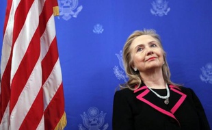 Hillary Clinton à la Maison Blanche en 2016? La secrétaire d'Etat américaine, à la notoriété digne d'une "rock star", a beau jurer qu'elle veut raccrocher après vingt ans au sommet, le tout-Washington est persuadé qu'elle sera la première femme présidente des Etats-Unis.