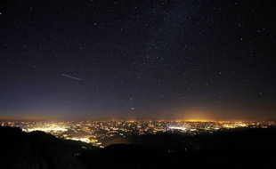 Réduire l'éclairage nocturne des villes et des villages, afin de limiter la gêne pour les animaux et d'alléger la facture énergétique des collectivités : la 4e édition du "Jour de la nuit" invite samedi à interroger les pratiques d'éclairage public.