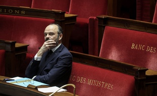 Le Premier ministre Edouard Philippe lors des débats à l'Assemblée sur l'état d'urgence sanitaire, dans la nuit du 21 au 22 mars 2020.