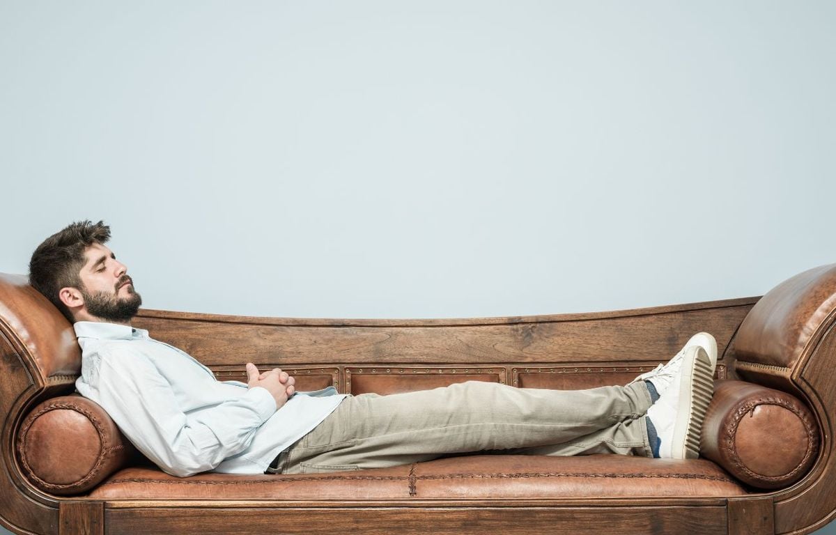 Santé mentale : Mais qui s'allonge vraiment sur un divan chez le psy ?