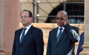 Les présidents français et sud-africain François Hollande et Jacob Zuma ont fait un tour d'horizon des dossiers diplomatiques africains, parfois sujets de désaccords, et scellé d'importants contrats commerciaux bilatéraux lundi, premier jour d'une visite du chef d'Etat français en Afrique du Sud.