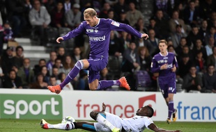 Ola Toivonen, l'attaquant suédois du TFC, contre Clermont Foot en Coupe de la Ligue, le 25 octobre 2017 au Stadium de Toulouse.