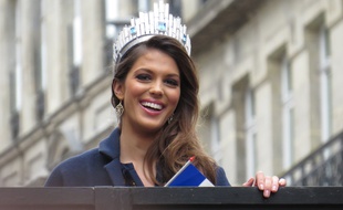 Iris Mitteaere, Miss Univers, de retour à Lille pour une parade.