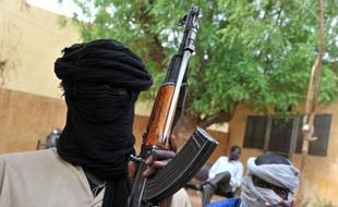 Le groupe islamiste armé Mouvement pour l'unicité et le jihad en Afrique de l'Ouest (Mujao), un de ceux qui occupent le nord du Mali, est l'auteur du rapt d'un Français de 61 ans mardi soir dans l'ouest du Mali, a annoncé mardi à l'AFP le porte-parole du Mujao, Abu Walid Sahraoui.