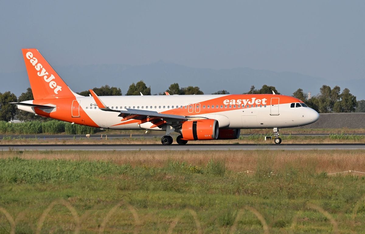 Un passager en plein délire tente de s'introduire dans le cockpit, un vol Lyon-Porto fait demi-tour