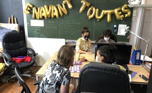 Une partie de l'équipe d'En Avant toutes en plein travail.