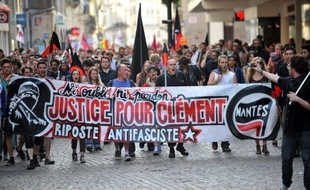 Des milliers de personnes ont manifesté jeudi soir dans toute la France en hommage au jeune militant d'extrême gauche Clément Méric, décédé après avoir été violemment frappé lors d'une bagarre avec des skinheads la veille à Paris.