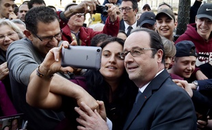 Qui a dit que François Hollande n'était pas populaire? Samedi 11 mars à Libourne.