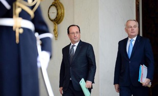 En proposant son pacte de responsabilité aux entreprises, le président Hollande semble avoir fait passer au second plan "la remise à plat fiscale" voulue par son Premier ministre, mais celle-ci pourrait réapparaître sous forme de baisses des prélèvements plus rapides que prévu.