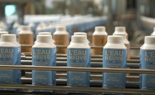 Dans l'usine d'embouteillage de Mérens-les-Vals.
