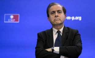 La commission de révision des statuts de l'UMP, co-présidée par Jean-François Copé et François Fillon, réunie pour la première fois lundi, devrait présenter des statuts rénovés "début avril", a annoncé à l'AFP l'un de ses membres, le sénateur des Hauts-de-Seine Roger Karoutchi.