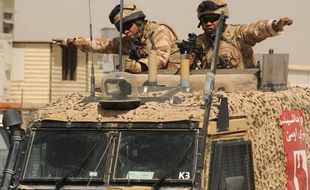 Les talibans ont indiqué jeudi avoir posé la mine qui a tué six soldats britanniques mardi dans le sud de l'Afghanistan, l'attaque la plus meurtrière pour le Royaume-Uni dans ce pays depuis le début du conflit.