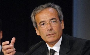 L'UIMM, au centre d'un nouveau scandale qui a déclenché les hostilités au sein du patronat, tenait lundi une réunion exceptionnelle pour répondre à la volonté de reprise en main de la présidente du Medef, Laurence Parisot, et tenter de sortir de la crise.