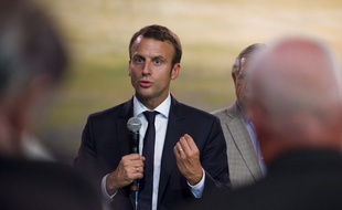 Emmanuel Macron lors de son déplacement dans le Cantal.