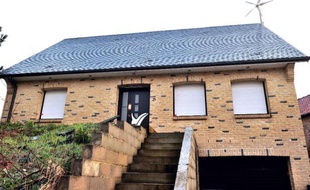 Vue de la maison où a été découvert un bébé congelé, vraisemblablement depuis deux ans, à Lisbourg (Pas-de-Calais) le 4 mars 2014