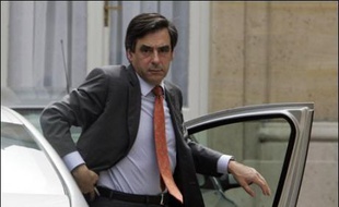 M. Sarkozy a insisté sur sa volonté "d'agir vite" et de constituer rapidement un gouvernement "ouvert" comprenant des personnalités de gauche et du centre. Selon son directeur de campagne Claude Guéant, il nommera le 17 mai son Premier ministre, qui devrait être François Fillon.