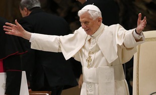 Le pape Benoît XVI pour l'une de ses dernières apparitions publiques, le 13 février 2013, au Vatican.