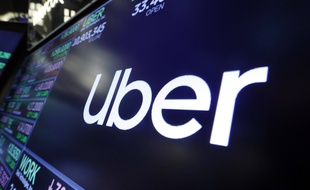 Le logo de Uber sur un écran à la bourse de New York le 16 août 2019.
