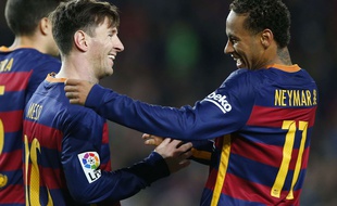 Lionel Messi et Neymar fêtent un but contre la Real Sociedad le 28 novembre 2015.