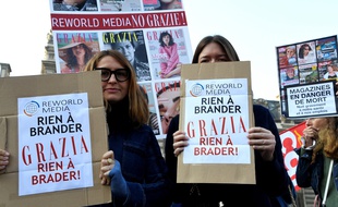 Des salariées de «Grazia» à la manifestation contre le projet de reprise du groupe Mondadori France par Reworld.