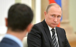Le président russe Vladimir Poutine s'entretient avec son homologue syrien Bachar al-Assad, le 21 octobre à Moscou