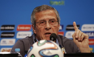 Le sélectionneur uruguayen Oscar Tabarez, le 27 juin 2014, en conférence de presse à Rio.