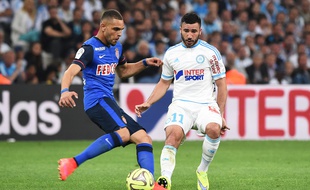 le joueur de Monaco Kurzawa contre le Marseillais Alessandrini, le 10 mai 2015 au Vélodrome.