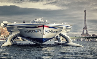 Le catamaran Race for Water avait navigué sur la Seine en novembre 2015 à l'occasion de la Cop 21 à Paris.