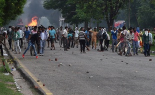 Au moins 14 personnes sont mortes dans des heurts où des dizaines de milliers de personnes s'étaient réunies à Panchkula, alors qu'un tribunal spécial a reconnu coupable le chef spirituel Gurmeet Ram Rahim Singh du viol de deux femmes.