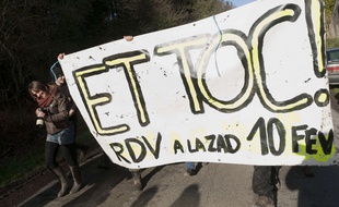 Banderole brandie par les zadistes le 17 janvier 2018 après l'annonce de l'abandon du projet d'aéroport de Notre-Dame-des Landes.