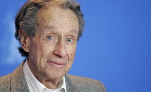 Le réalisateur américain Arthur Penn lors d'une séance photo au 57e Festival de Berlin le 15 février 2007.
