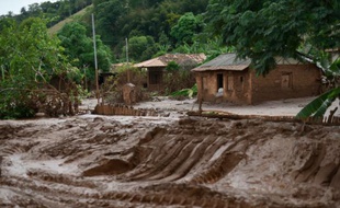 Le village de Paracatu de Baixo, recouvert par la boue, dans l'Etat de Minas Gerais, au Brésil, le 9 novembre 2015