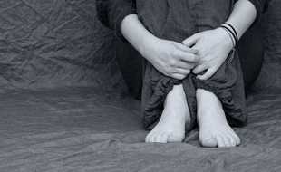 La plus grande partie des adultes qui ont déjà tenté de se suicider l'ont fait entre 15 et 19 ans, selon le Bulletin épidémiologique hebdomadaire (BEH) de l’agence sanitaire Santé publique France portant sur 2017.