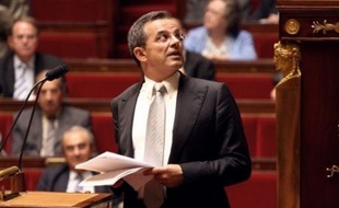 Députés et sénateurs tenteront mardi de trouver un compromis sur les points litigieux du projet de loi immigration, notamment les tests ADN qu'ils devraient maintenir dans une version édulcorée, alors que les partisans de son retrait ne désarment pas.