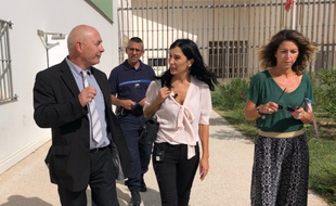Alexandra Louis (au centre) en visite aux Baumettes, le 16 septembre 2019.
