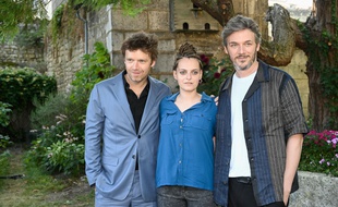 Au Festival du film francophone d'Angoulême le 26 août 2021, une partie de l'équipe du film « Petite nature » (de gauche à droite) : le réalisateur Samuel Theis, l'actrice Mélissa Olexa et l'acteur Antoine Reinartz.