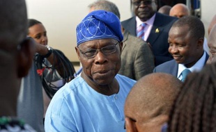 L'ex-président nigérian Olusegun Obasanjo à Juba le 24 avril 2014