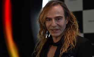 Le couturier britannique John Galliano, le22 mai 2014, à Moscou.
