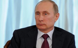 Le président Vladimir Poutine dans la résidence présidentielle de Novo-Ogaryovo en banlieue de Moscou, le 10 avril 2014
