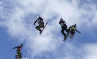 Pierre Vaultier, ici lors d'une épreuve de Coupe du monde de snowboardcross en Espagne en 2016, a été sacré champion du monde, le 12 mars 2017 à Sierra Nevada.