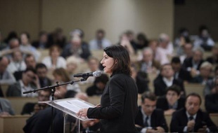 La ministre du Logement Cécile Duflot a présenté jeudi son "plan d'urgence" pour loger les sans-abri à l'approche de l'hiver, sans satisfaire les associations qui ont dénoncé "un manque de crédibilité budgétaire" au moment où les demandes d'hébergement explosent.